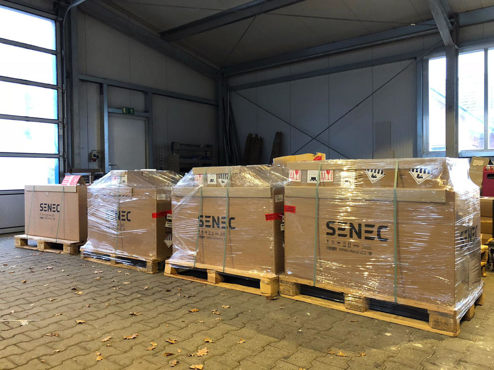 Eine neue Lieferung SENEC Stromspeicher ist bei Köster Energie GmbH eingetroffen.